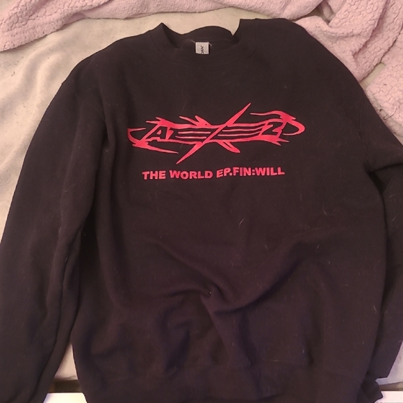 Graphic Black Crewneck Sweater - Picture 1 of 2